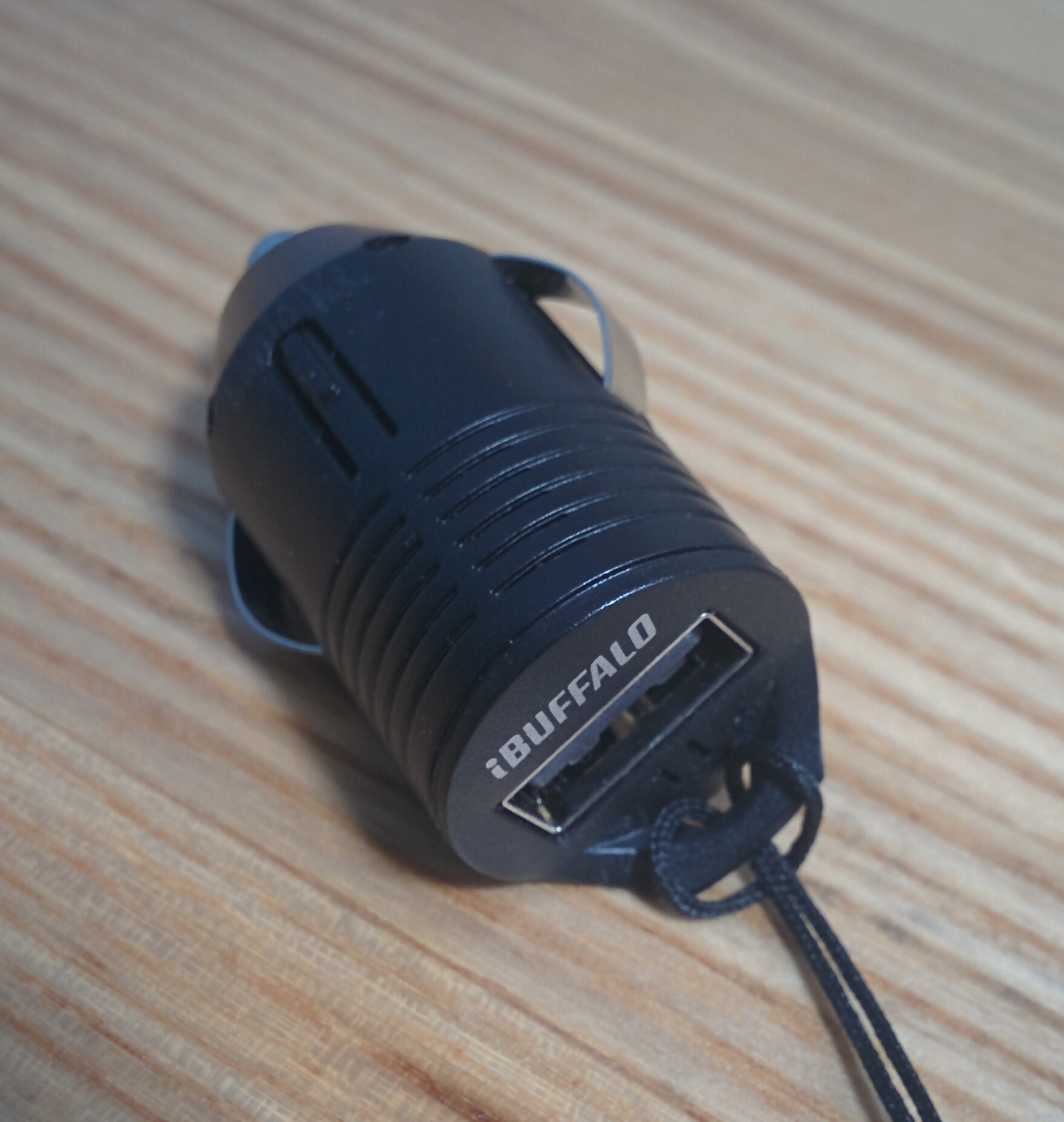 iBuffalo　USBカーチャージャー